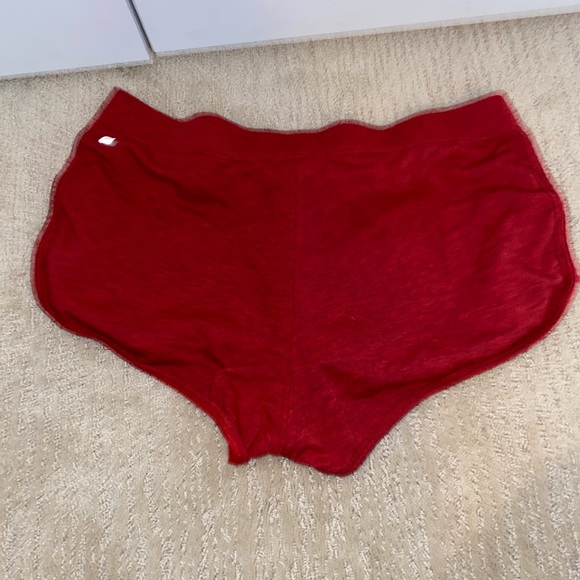 Red fabletics shorts - Picture 2 of 4